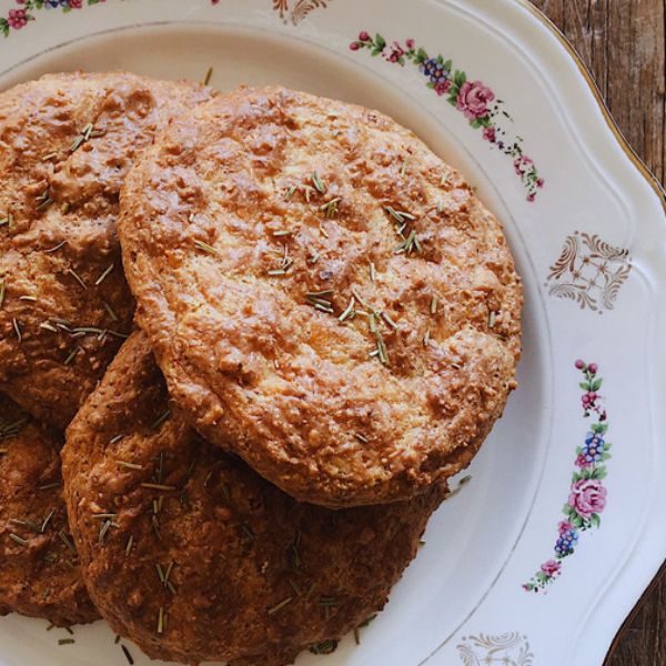 Recept: glutenvrije kaasbroodjes met rozemarijn